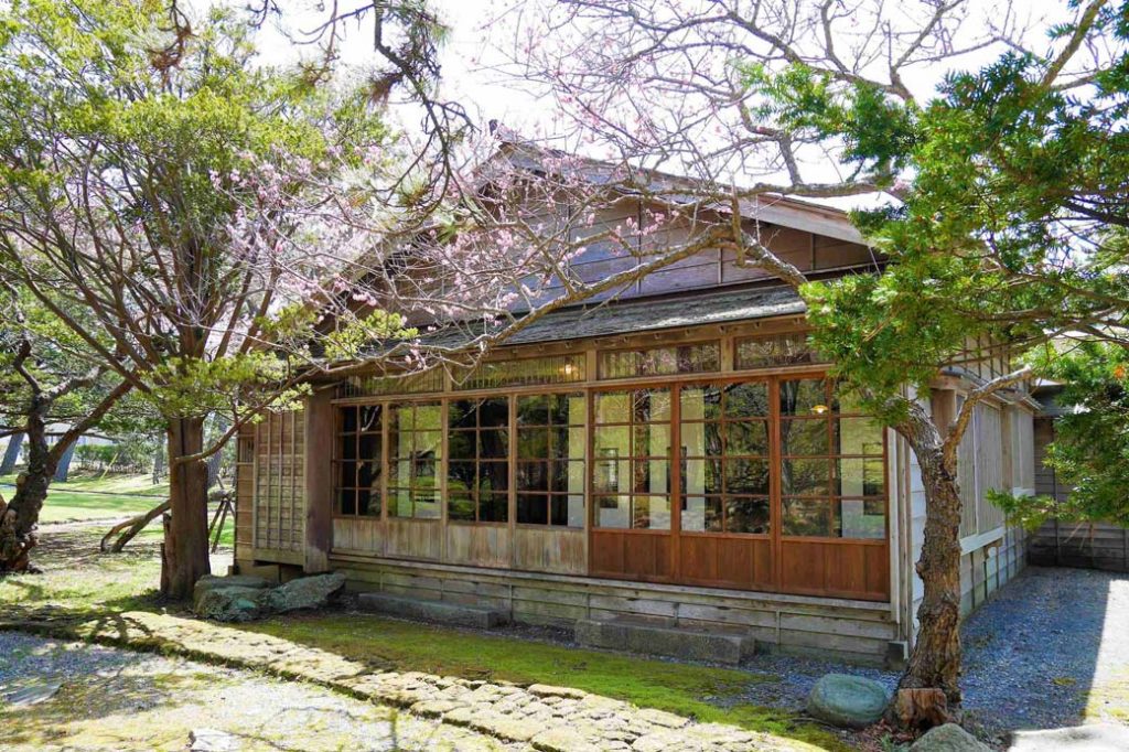 The Former Sekikawa Family Villa：Summer House, Yokoyama House
The houses of the business magnates of the times when Esashi prospered in herring fishing. Contemporary items used in daily life and ancient documents are displayed. It is a group of buildings representing the times.