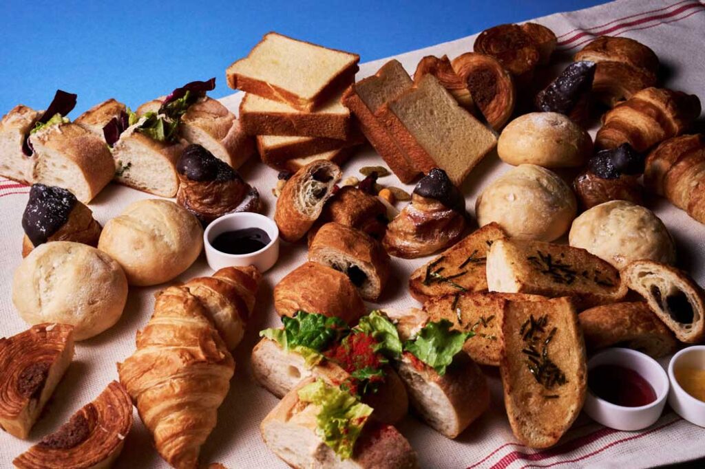 Eight kinds of bread are always available!  
Items like mentaiko baguette, petit nature, and bouleman brioche offer delightful craftsmanship.