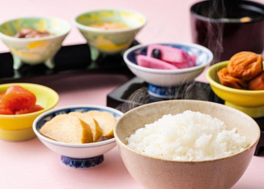 We also offer glossy Hokkaido rice and a wide variety of side dishes to accompany your meal.
